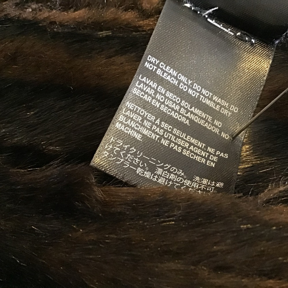 BEBE faux fur vest, the vest is reversible if you take the tags off, size small - Picture 6 of 10